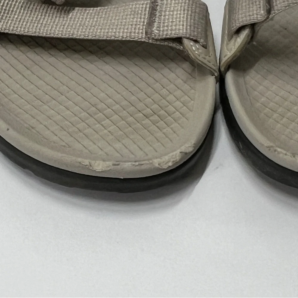 CHACO Women’s S 9 Oatmeal Cream Color Strap Summer beach spring comfort sandal